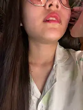 Krixxi22 online show from 10/31/25, 02:51