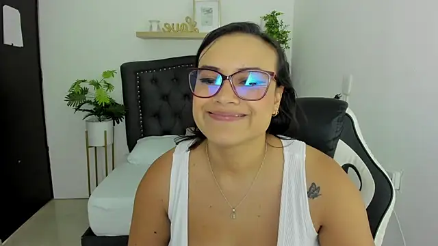 zoe danae  online show from 12/26/24, 12:16