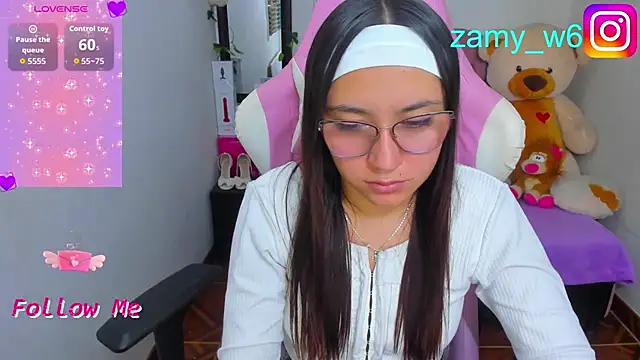 Snapshot of karla_cute01 chatting on 06/12/26, 05:06 karla cute01 online show from 06/12/26, 05:06