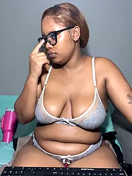 Snapshot of MimiCurves chatting on 11/23/25, 08:30 MimiCurves online show from 11/23/25, 08:30