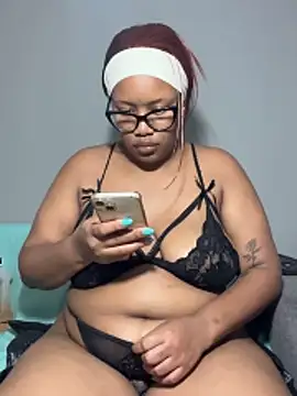 Snapshot of MimiCurves chatting on 12/03/25, 10:13 MimiCurves online show from 12/03/25, 10:13