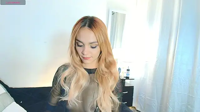 Snapshot of MeganLorensx chatting on 10/16/25, 09:49 MeganLorensx online show from 10/16/25, 09:49