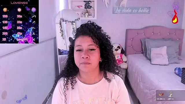 Kenia tompson01 online show from 12/05/24, 06:11