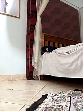 LOVELY-2BERRY online show from 12/17/25, 06:52