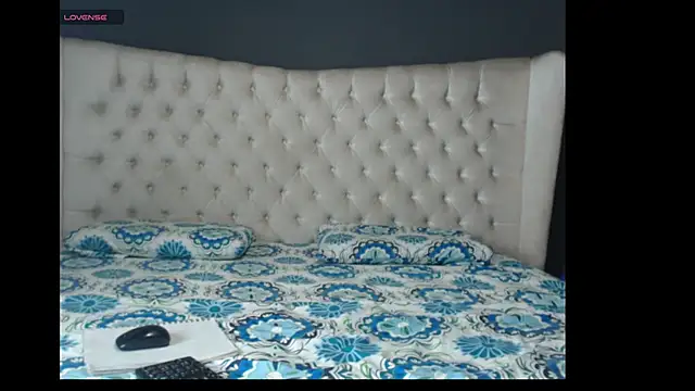 nichole bree  online show from 09/12/25, 11:21