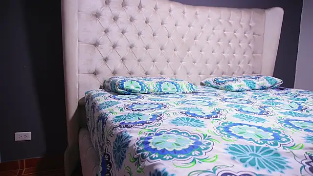 nichole bree  online show from 10/29/25, 11:01