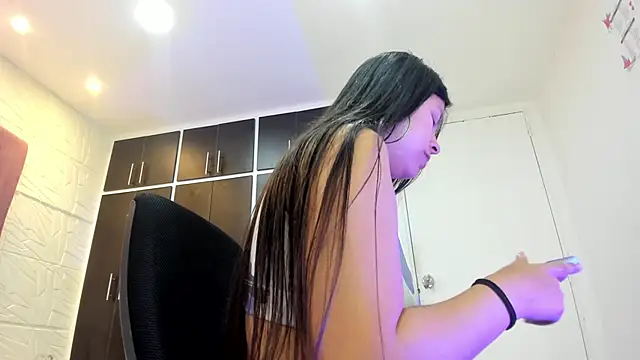 Charlotte Ice1 online show from 12/04/24, 01:53