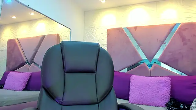 Snapshot of Charlotte_Ice1 chatting on 09/19/25, 05:24 Charlotte Ice1 online show from 09/19/25, 05:24