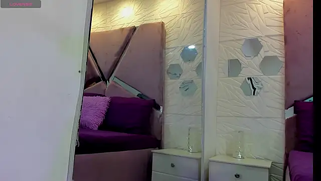 Snapshot of Charlotte_Ice1 chatting on 09/27/25, 04:45 Charlotte Ice1 online show from 09/27/25, 04:45