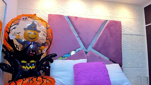 Snapshot of Charlotte_Ice1 chatting on 10/11/25, 04:16 Charlotte Ice1 online show from 10/11/25, 04:16