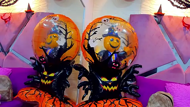 Snapshot of Charlotte_Ice1 chatting on 10/18/25, 05:14 Charlotte Ice1 online show from 10/18/25, 05:14