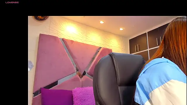 Snapshot of Charlotte_Ice1 chatting on 10/28/25, 02:20 Charlotte Ice1 online show from 10/28/25, 02:20