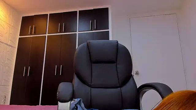 Snapshot of Charlotte_Ice1 chatting on 10/29/25, 05:36 Charlotte Ice1 online show from 10/29/25, 05:36