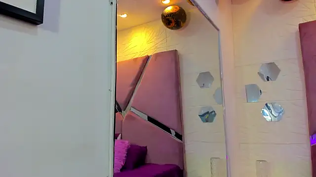 Snapshot of Charlotte_Ice1 chatting on 11/06/25, 04:19 Charlotte Ice1 online show from 11/06/25, 04:19