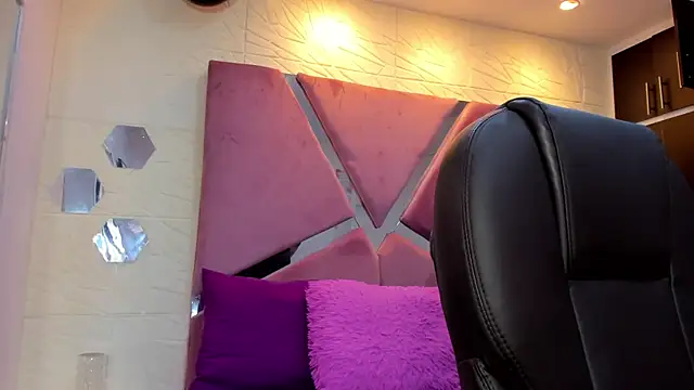 Snapshot of Charlotte_Ice1 chatting on 11/07/25, 04:29 Charlotte Ice1 online show from 11/07/25, 04:29