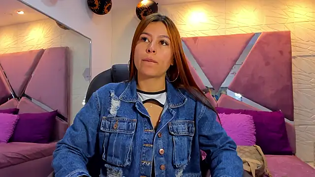 Snapshot of Charlotte_Ice1 chatting on 11/13/25, 05:01 Charlotte Ice1 online show from 11/13/25, 05:01