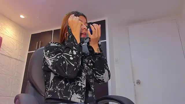 Snapshot of Charlotte_Ice1 chatting on 11/25/25, 04:07 Charlotte Ice1 online show from 11/25/25, 04:07