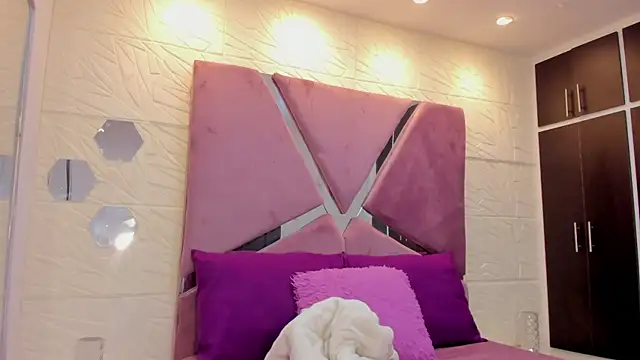 Snapshot of Charlotte_Ice1 chatting on 11/27/25, 04:42 Charlotte Ice1 online show from 11/27/25, 04:42