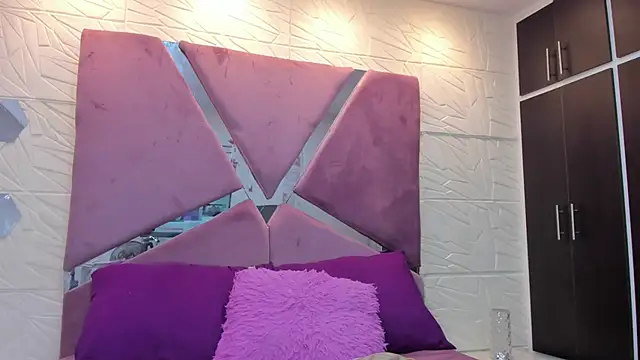 Snapshot of Charlotte_Ice1 chatting on 11/30/25, 03:27 Charlotte Ice1 online show from 11/30/25, 03:27