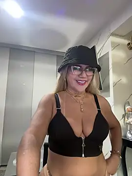 LARIANA RIVERA23 online show from 06/28/26, 07:25