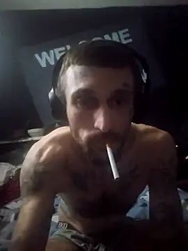 Snapshot of hungandtatted666 chatting on 11/14/25, 01:21 hungandtatted666 online show from 11/14/25, 01:21