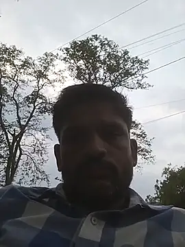 Snapshot of Desi_Couple32 chatting on 06/08/26, 01:00 Desi Couple32 online show from 06/08/26, 01:00