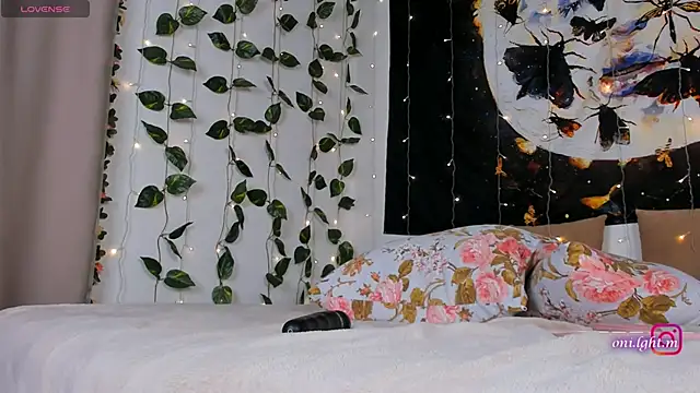 monikamelt online show from 05/25/26, 06:03