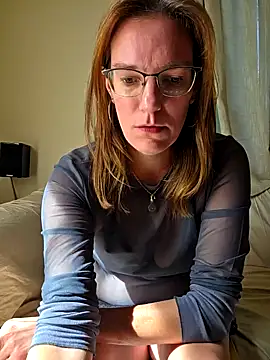 Snapshot of SpiceLea chatting on 09/16/25, 10:16 SpiceLea online show from 09/16/25, 10:16