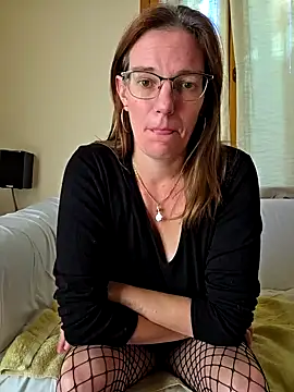 Snapshot of SpiceLea chatting on 09/22/25, 01:35 SpiceLea online show from 09/22/25, 01:35