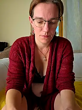 Snapshot of SpiceLea chatting on 10/02/25, 11:39 SpiceLea online show from 10/02/25, 11:39