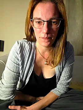 Snapshot of SpiceLea chatting on 10/13/25, 07:36 SpiceLea online show from 10/13/25, 07:36