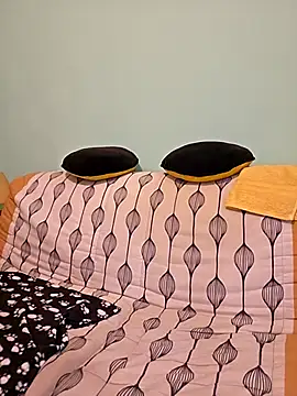 Snapshot of SpiceLea chatting on 12/02/25, 12:54 SpiceLea online show from 12/02/25, 12:54