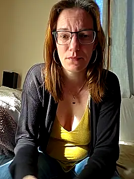 Snapshot of SpiceLea chatting on 03/17/26, 09:45 SpiceLea online show from 03/17/26, 09:45