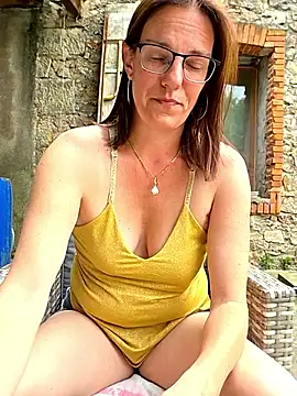 Snapshot of SpiceLea chatting on 04/11/26, 01:15 SpiceLea online show from 04/11/26, 01:15