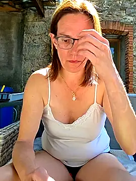 Snapshot of SpiceLea chatting on 04/16/26, 12:39 SpiceLea online show from 04/16/26, 12:39