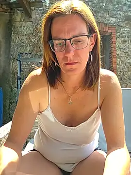 Snapshot of SpiceLea chatting on 05/19/26, 12:11 SpiceLea online show from 05/19/26, 12:11
