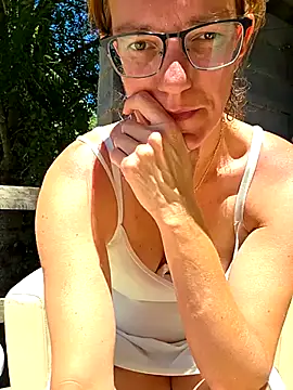 Snapshot of SpiceLea chatting on 05/21/26, 12:12 SpiceLea online show from 05/21/26, 12:12