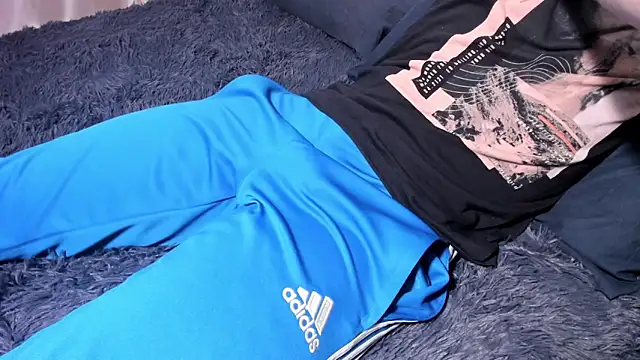 Snapshot of tailer_ chatting on 12/03/24, 04:39 tailer  online show from 12/03/24, 04:39