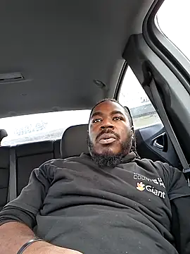 Snapshot of MRHANDSOME3800 chatting on 12/18/25, 08:04 MRHANDSOME3800 online show from 12/18/25, 08:04