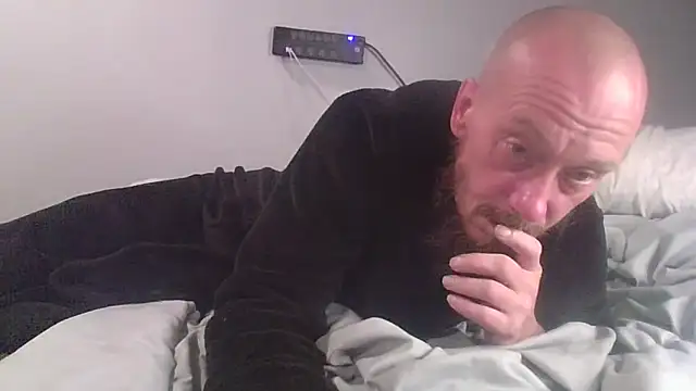 Snapshot of deepinnnnn chatting on 10/23/25, 03:06 deepinnnnn online show from 10/23/25, 03:06