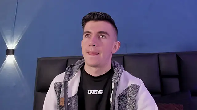 MikaelSlow online show from 10/10/25, 03:49