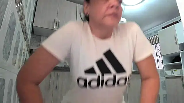 Snapshot of MarilynDavies chatting on 11/01/25, 02:52 MarilynDavies online show from 11/01/25, 02:52