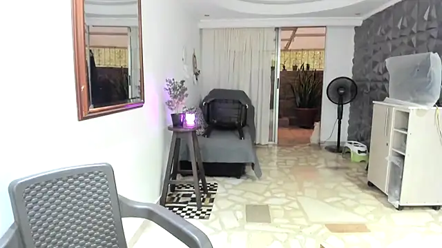 Snapshot of MarilynDavies chatting on 11/25/25, 10:54 MarilynDavies online show from 11/25/25, 10:54