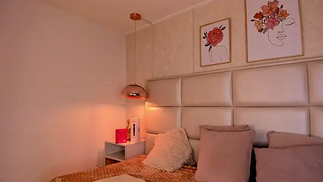 Snapshot of Aily_Yozuko chatting on 09/20/25, 02:56 Aily Yozuko online show from 09/20/25, 02:56