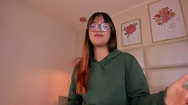 Snapshot of Aily_Yozuko chatting on 10/17/25, 02:48 Aily Yozuko online show from 10/17/25, 02:48