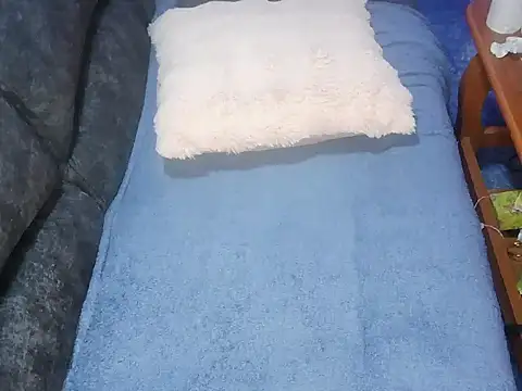 Snapshot of petitev chatting on 10/10/25, 04:33 petitev online show from 10/10/25, 04:33