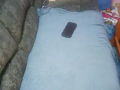 Snapshot of petitev chatting on 10/15/25, 04:12 petitev online show from 10/15/25, 04:12