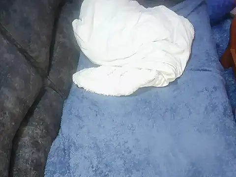 Snapshot of petitev chatting on 10/17/25, 04:26 petitev online show from 10/17/25, 04:26