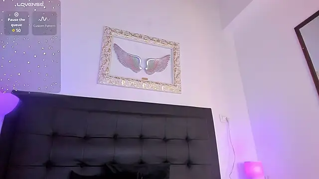 Snapshot of Mia_222 chatting on 02/11/25, 12:27 Mia 222 online show from 02/11/25, 12:27