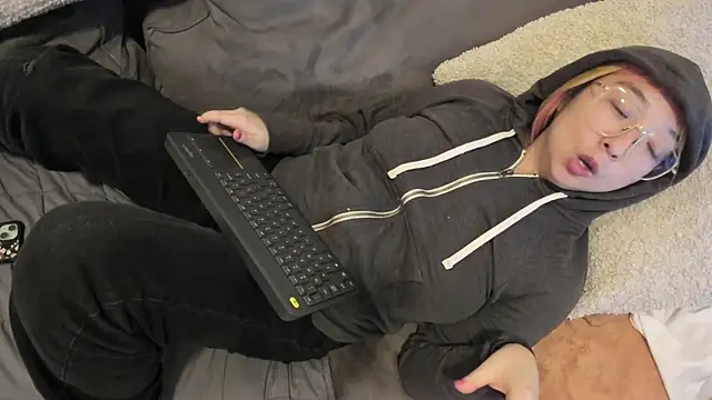 Snapshot of luxgray chatting on 12/10/24, 03:20 luxgray online show from 12/10/24, 03:20